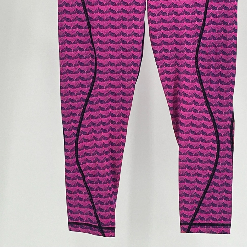 VINEYARD VINES ETCHED WHALE TAIL PERFORMANCE LEGGINGS PINK BLUE MEDIUM - Picture 4 of 8